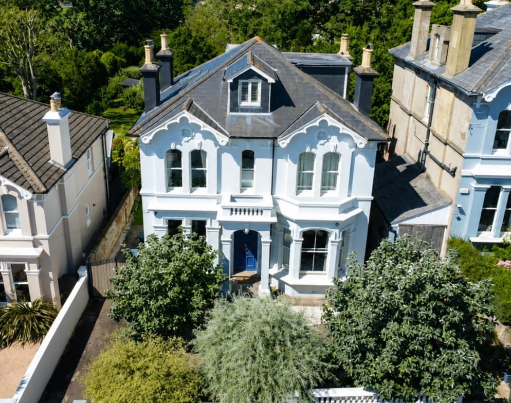 5 bed property in St. Helens Park Road, Hastings